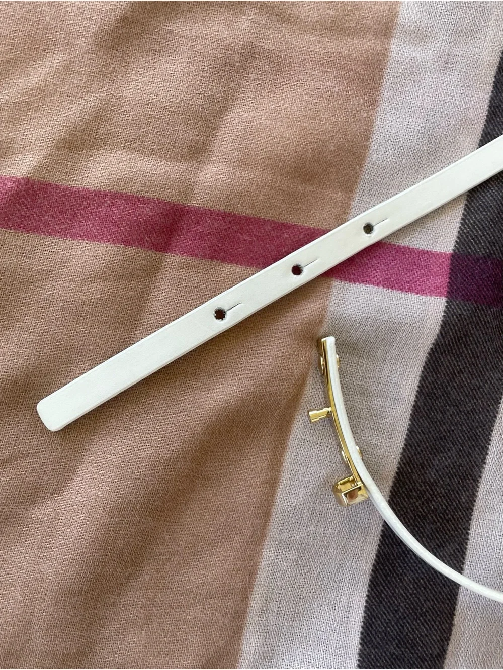 MaxMara Slim White Leather Belt with Gold-Tone Hardware size 40-(sm-md)